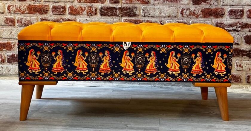 Hintli Kızlar Desenli Sandıklı Dekoratif Puf