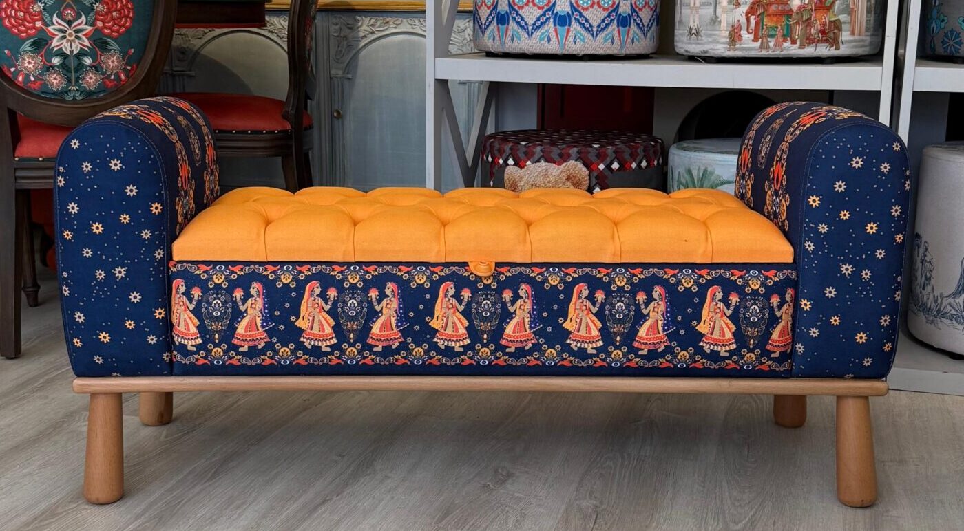 Hintli Kızlar Desenli Kollu Sandıklı Puf - Görsel 2